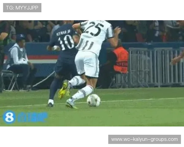 内马尔直线穿越三人包夹